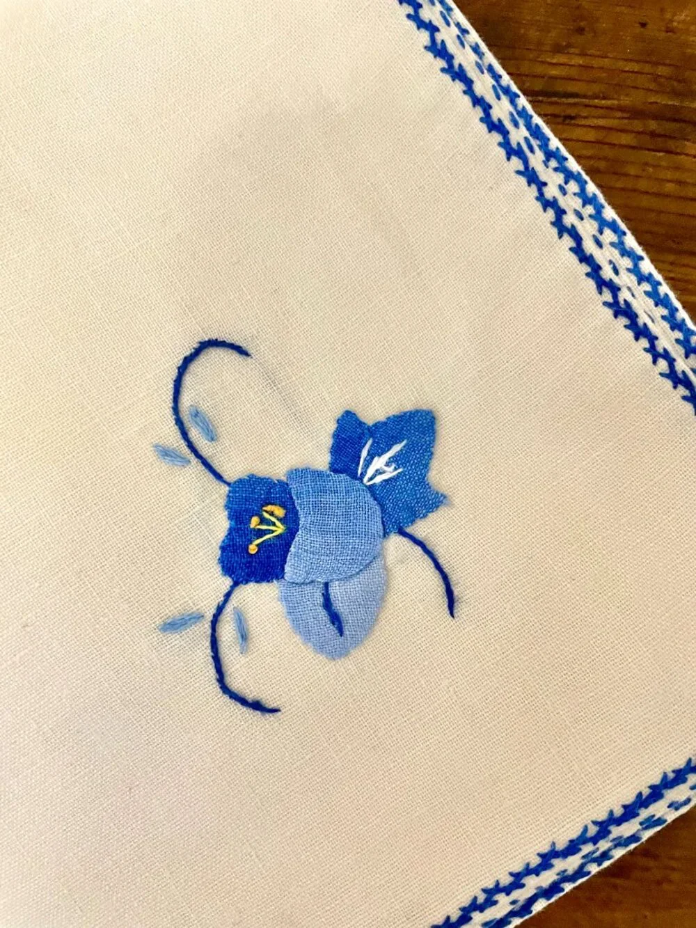 Vintage floral applique embroidered set of 4 napkins